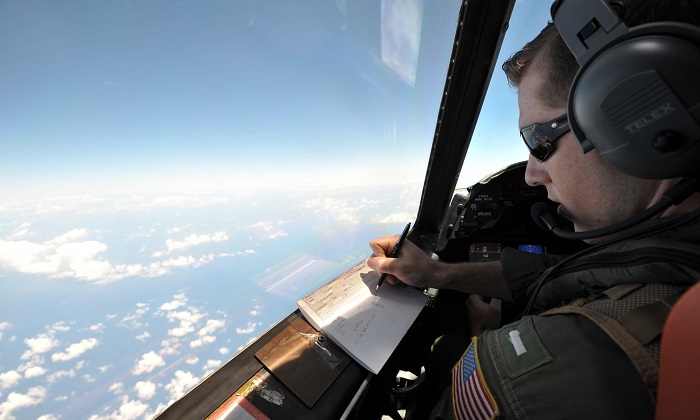 Cairo says ship searching for crashed EgyptAir flight has detected signals